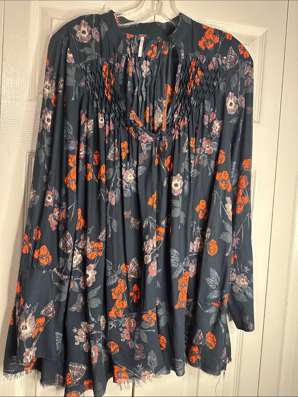 Free People  pebble crepe tunic  women’s Sz xs Multi floral oversized smocked